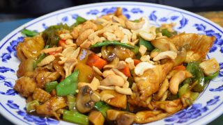 Découvrez la recette de poulet sauté aux noix de cajou (Kai pad med ma muang)